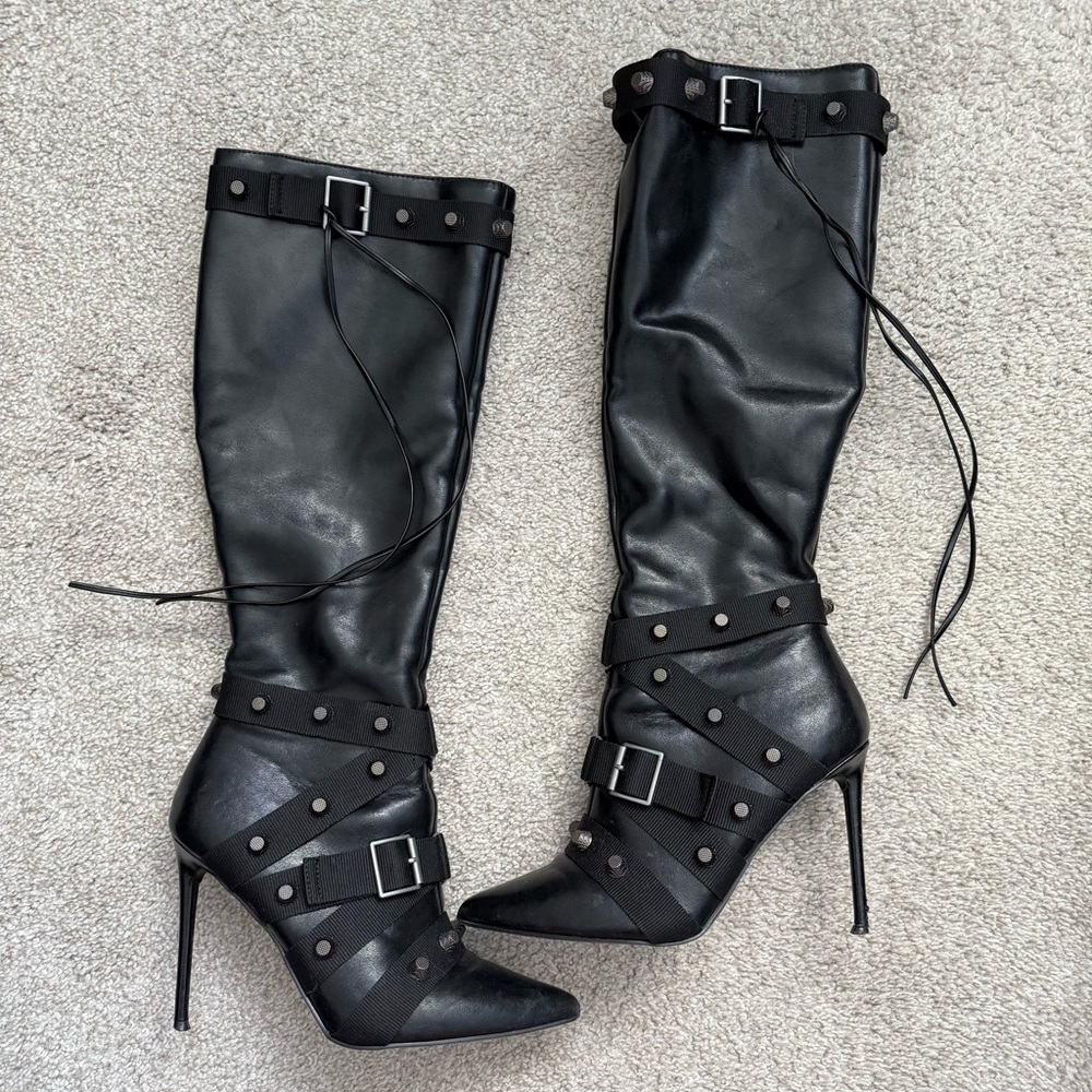 Pointed toe knee-high boots
